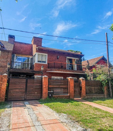 Hermosa casa en Lomas de Fisherton con pileta climatizada