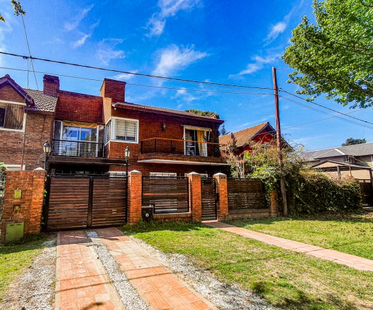 Hermosa casa en Lomas de Fisherton con pileta climatizada