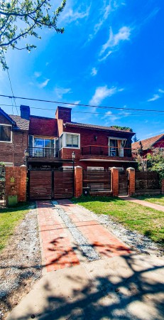 Hermosa casa en Lomas de Fisherton con pileta climatizada