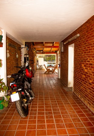 Hermosa casa en Lomas de Fisherton con pileta climatizada