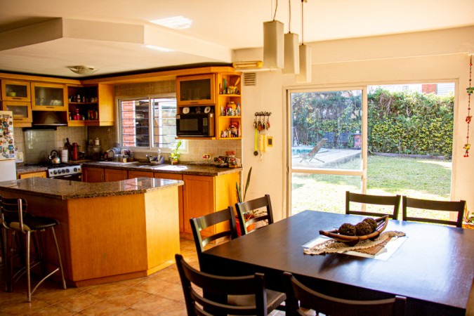 Hermosa casa en Lomas de Fisherton con pileta climatizada