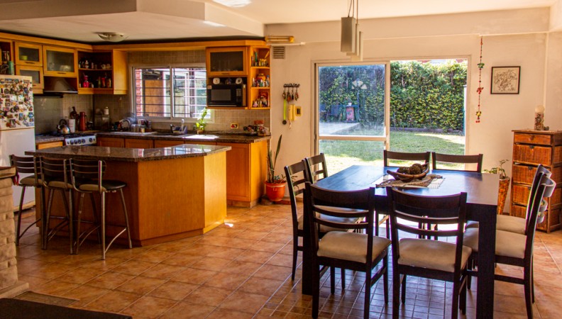 Hermosa casa en Lomas de Fisherton con pileta climatizada