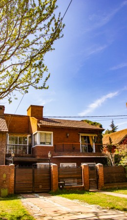 Hermosa casa en Lomas de Fisherton con pileta climatizada