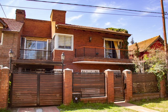 Hermosa casa en Lomas de Fisherton con pileta climatizada