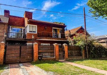 Hermosa casa en Lomas de Fisherton con pileta climatizada